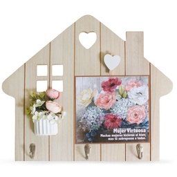 [WOOD-BS001E] Porta Llaves En Forma De Casita Texto: Proverbios 31:29 Mujer Virtuosa